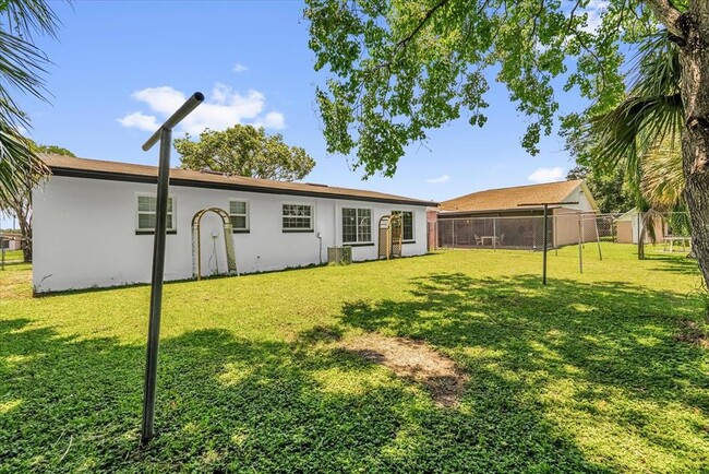 Building Photo - 1823 Ravenall Ave