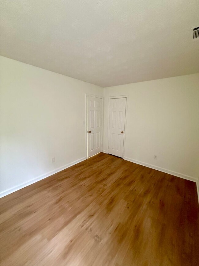 Building Photo - Newly remodeled ranch house in Jonesboro!