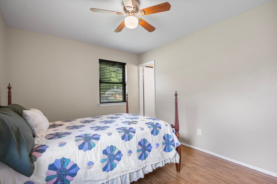 Building Photo - 3808 Appletree Ln