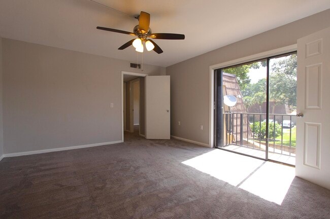 Building Photo - 606 6th Ct