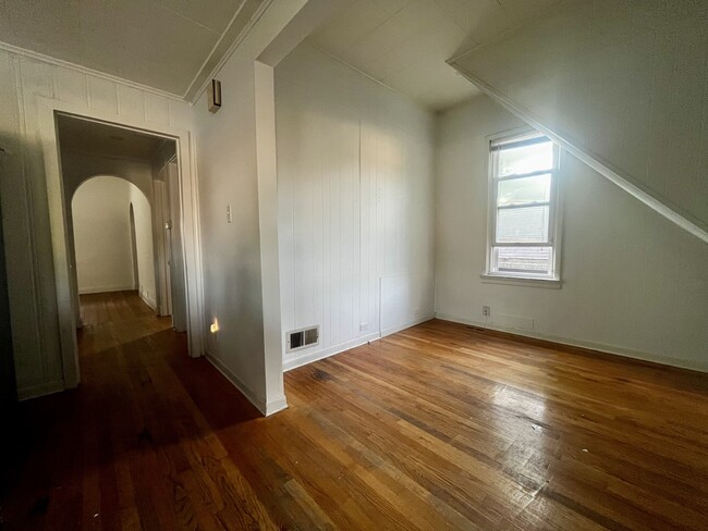 Building Photo - 3523 Maple Ave
