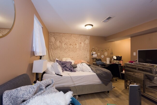 Building Photo - RENOVATED GARDEN LEVEL 3 BED/2 BATH ON SAINT LUKES RD FOR 9/1 ~ CENTRAL AIR