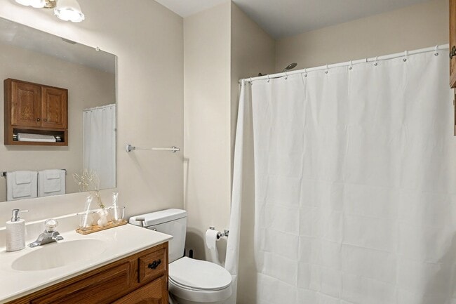Building Photo - One level two bedroom, two bathroom home