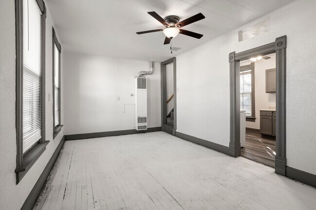 Building Photo - 1400 Knapp St