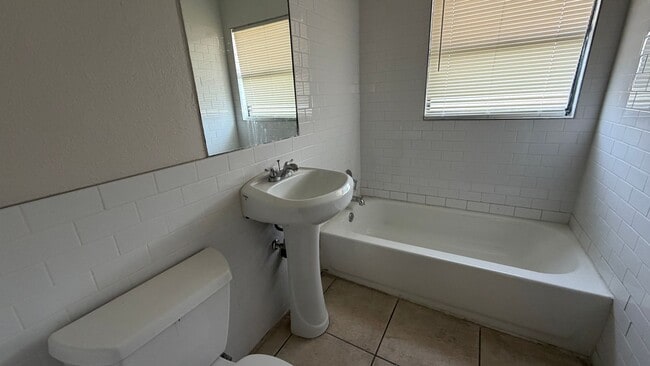 Building Photo - Cute 3Bed/1Bath Home with Carport and Large Yard in Conway Acres