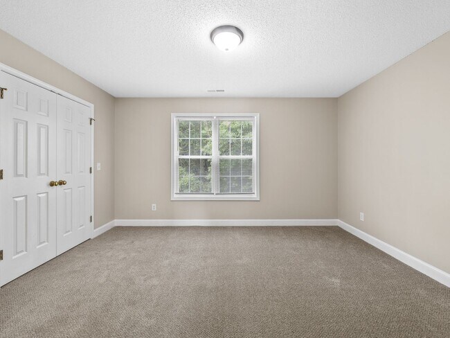 Building Photo - Newly Renovated 2BR, 2.5 BA in Greer SC