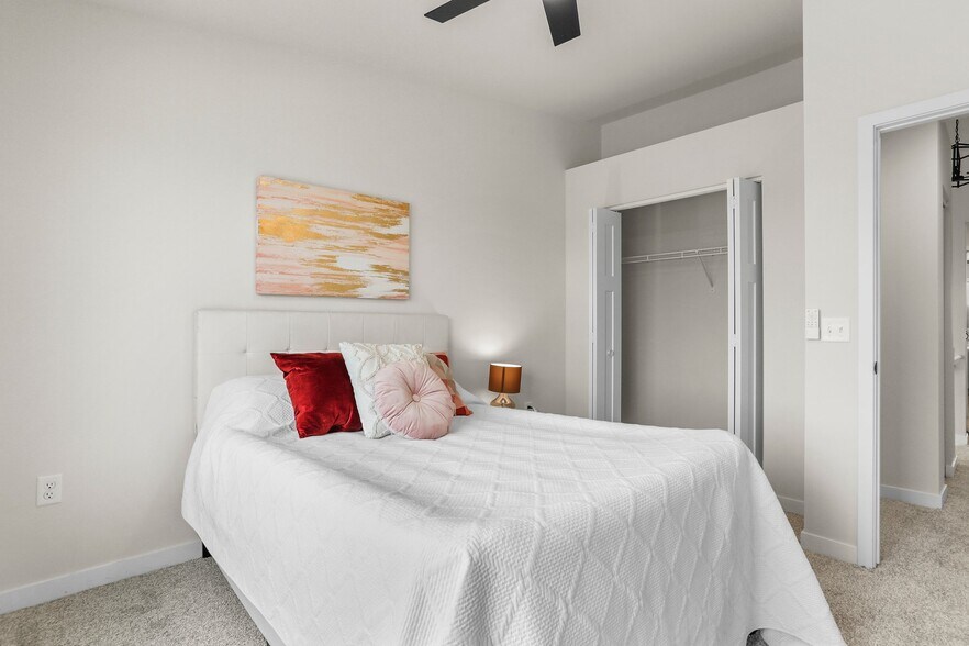 Building Photo - 940 Canter Dr