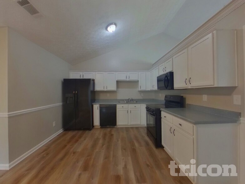 Building Photo - 170 Oak Hill Dr