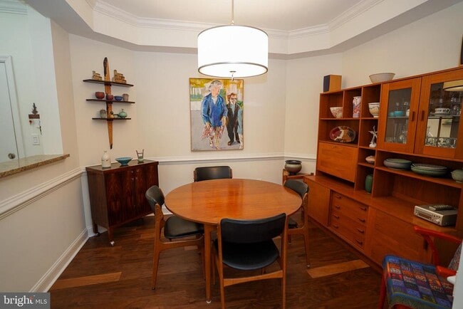 Building Photo - 2111 Ganton Green