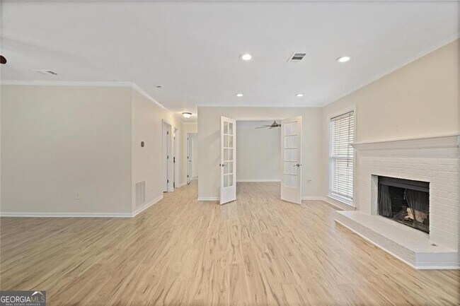 Building Photo - 911 Hollyfax Cir NE