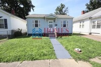 Building Photo - Two Bedroom House