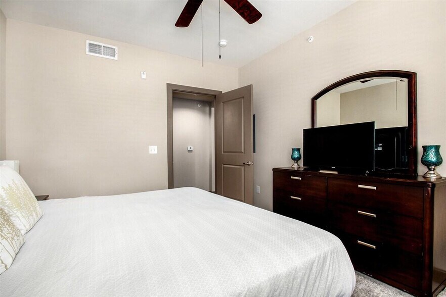 Building Photo - 15750 Spectrum Dr