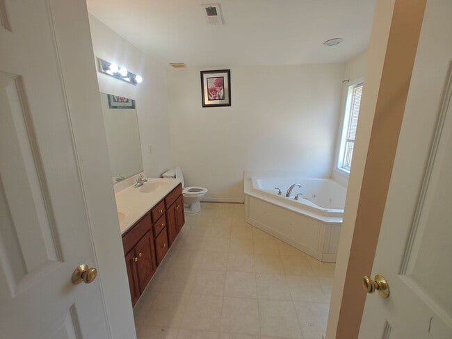 Building Photo - 4037 Birdbrook Dr