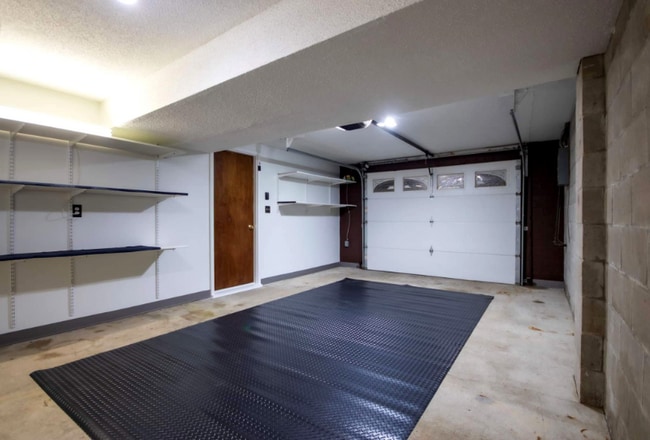 Building Photo - 6407 Carpenter Ave