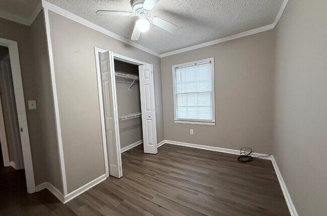 Building Photo - 205 Harper St