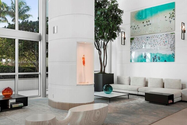 Building Photo - 5959 Collins Ave