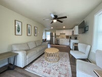 Building Photo - 100 Miller St