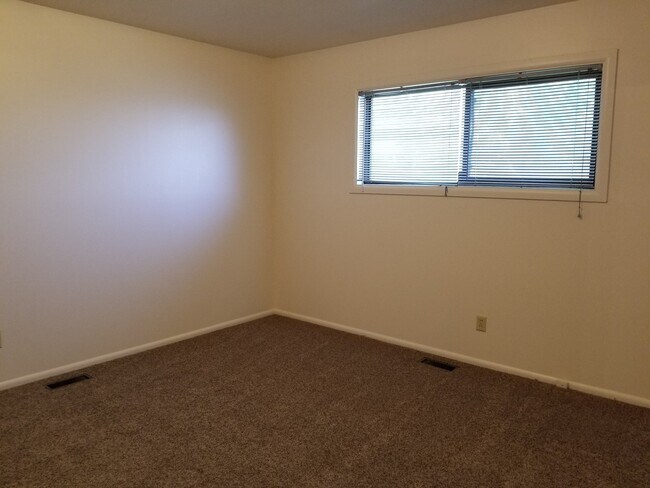 Building Photo - CHRISTMAS SPECIAL - 1/2 OFF DECEMBER RENT