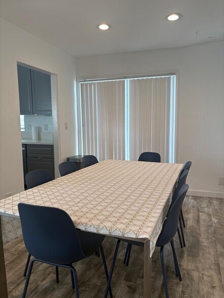 Building Photo - 3115 Strongs Dr