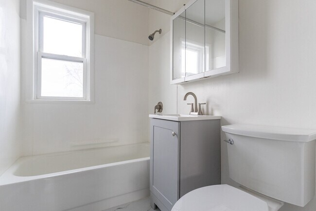 Building Photo - 643 Rathbun St