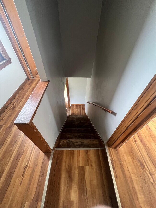 Building Photo - 525 E 222nd St