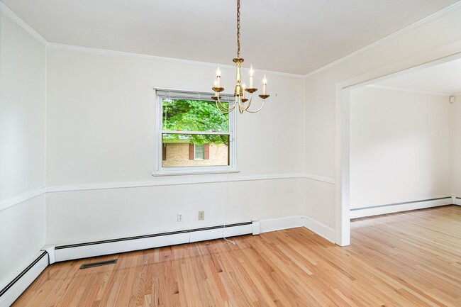 Building Photo - Coming Soon | $2,000/mo | Spacious Split-L...