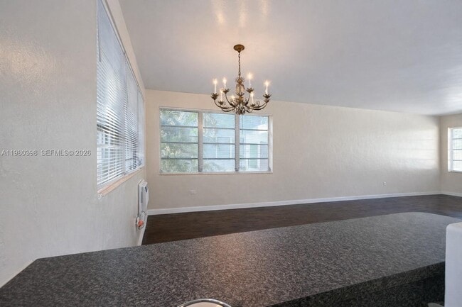 Building Photo - 4710 Pine Tree Dr