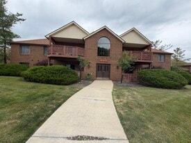 Building Photo - 8595 Scenicview Dr
