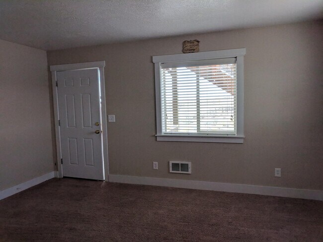 Building Photo - 2 Big River Rd