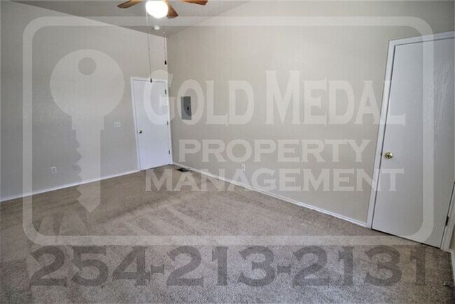 Building Photo - Charming & conveniently located 2-bed 1.5-...