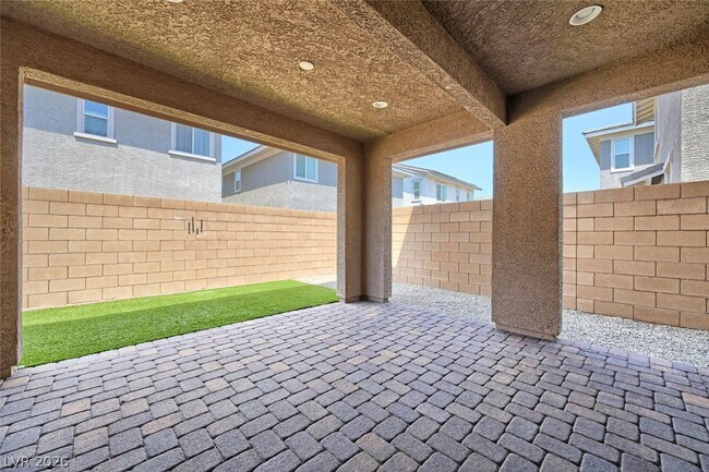 Building Photo - 164 Pace Ave