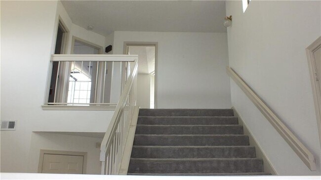 Building Photo - 2401 Brooke Ct
