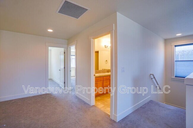 Building Photo - 12513 NE 102nd Way