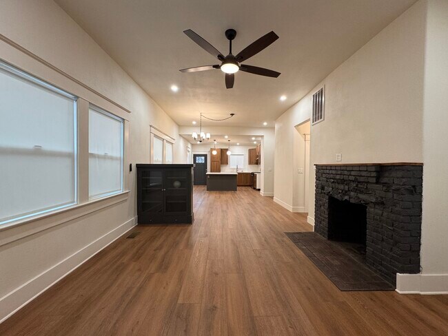 Building Photo - Poplar