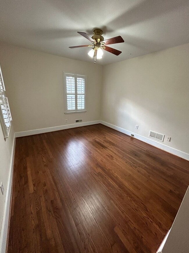 Building Photo - Charming 3/2 House in College Heights- $2,250