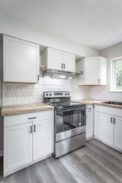 Building Photo - 833 Sylvan Dr