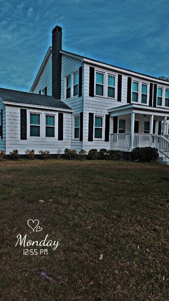 Building Photo - 711 Marine St