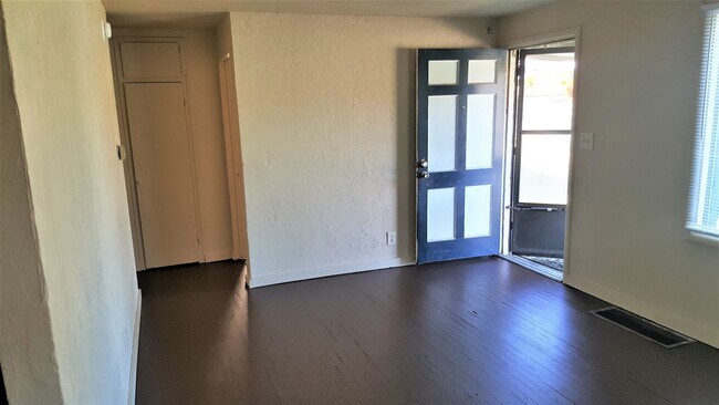 Building Photo - Perfect 2 bed bungalow