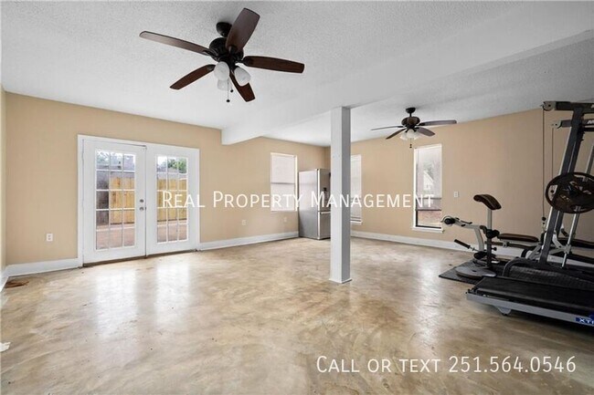 Building Photo - 2004 Pine Needle Dr E