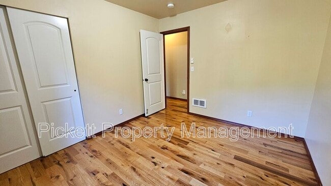 Building Photo - 1330 Corbet Dr