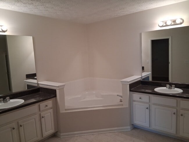 Building Photo - 7068 Littlebrook Way