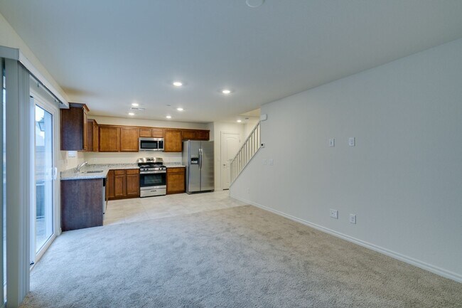 Building Photo - GORGEOUS TOWNHOME*UPGRADED*ALL APPLIANCES*...