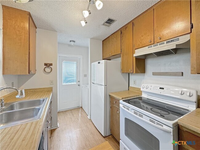 Building Photo - 776 Lookout Dr