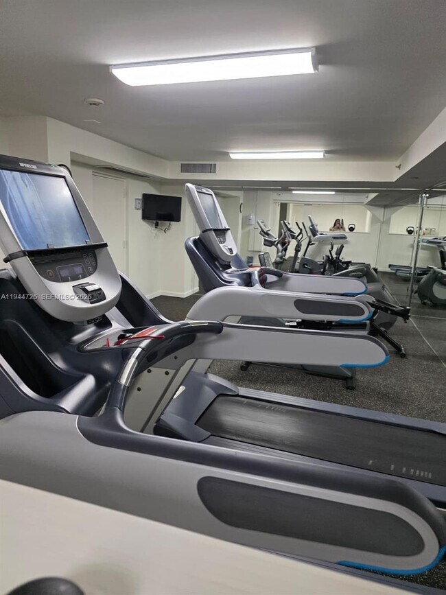 Building Photo - 18151 NE 31st Ct