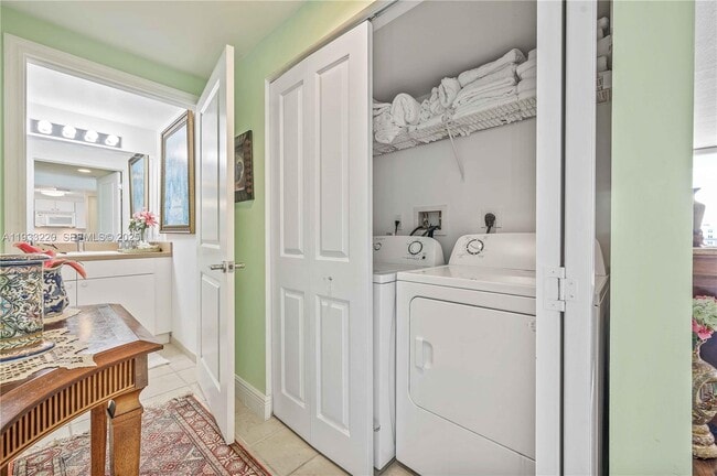 Building Photo - 1250 S Miami Ave