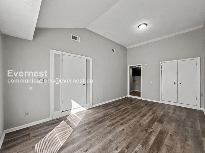 Building Photo - 4330 Almo Ave