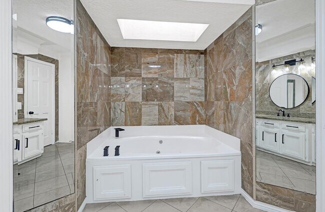 Building Photo - 15618 Banty Falls Ct