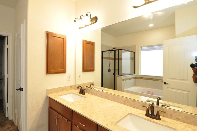 Building Photo - Great home on corner lot in Retreat at Tec...