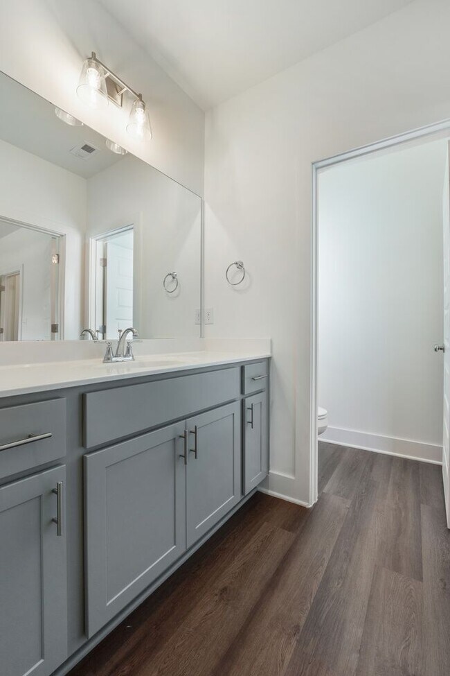 Building Photo - Luxury Living: Spacious 3-Bedroom Retreat with Modern Amenities