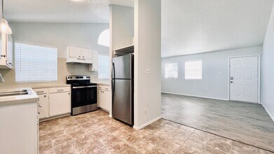 Building Photo - 60% Agent Commission Offered!!!: Great Dup...